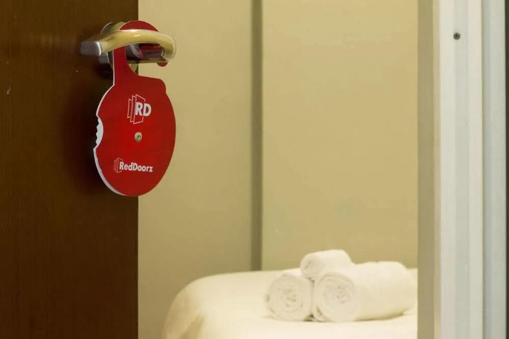 Reddoorz Near Marlboro Hotel Denpasar